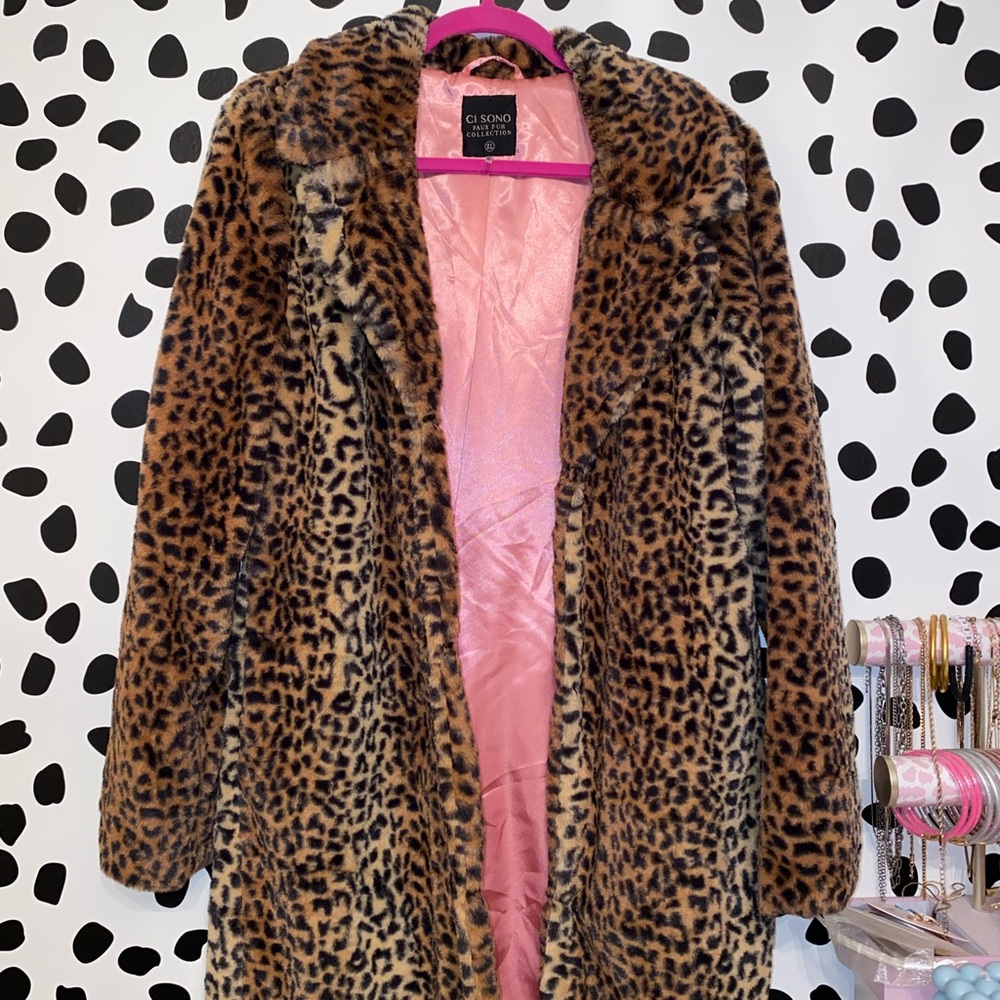 Women’s mid length leopard coat size xl!